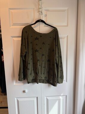 Buffalo David Bitton Olive Star Print Pullover Top